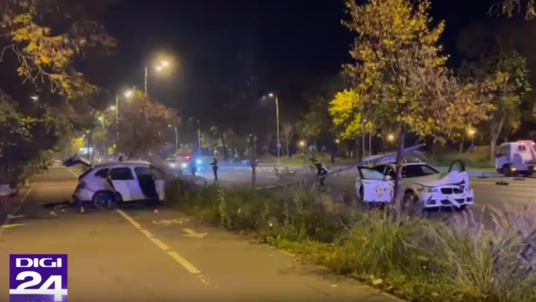 Accident grav in Bucuresti. Doua masini s-au ciocnit, iar una s-a rasturnat si a ajuns pe trotuar Imagine