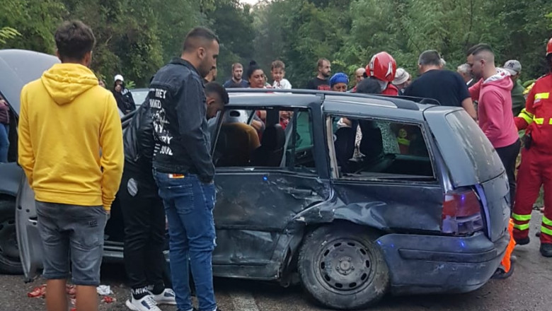 Accident grav in Constanta. O femeie a murit si alte noua persoane au fost ranite, printre care trei copii Imagine