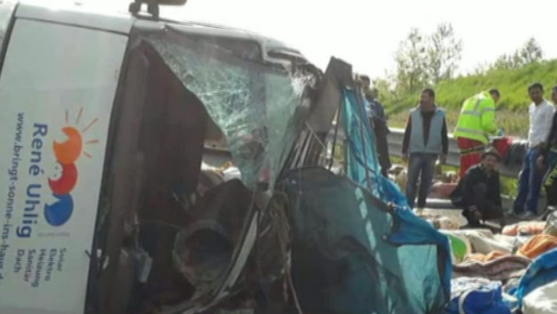 Accident grav in Italia. 10 romani au fost raniti Imagine