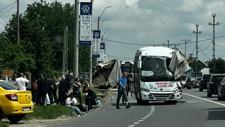 Accident grav in judetul Iasi intre un autocamion si un autocar cu 28 de oameni: 17 victime transportate la spital Imagine