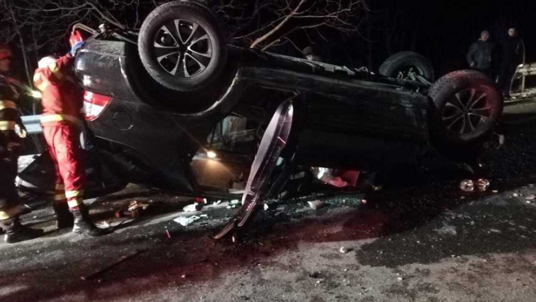 Accident grav in Mehedinti. Un barbat a murit dupa ce s-a izbit cu masina de un stalp Imagine