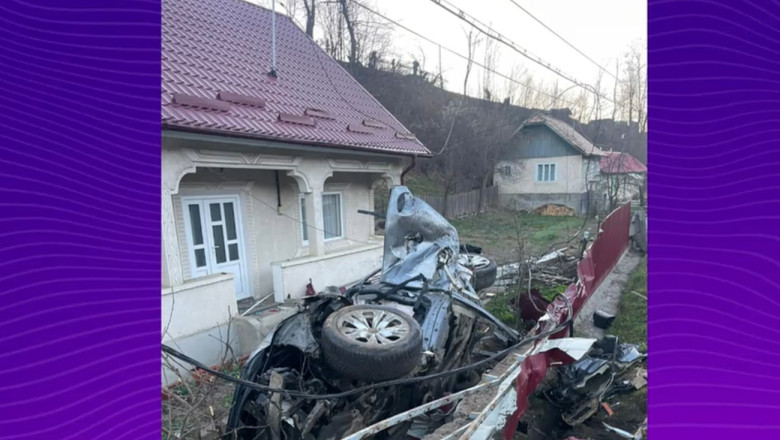 Accident grav in Neamt: 3 tineri au murit iar alti 4 au fost raniti dupa ce doua masini s-au rasturnat in curtile localnicilor Imagine
