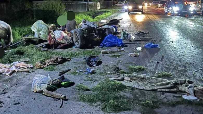 Accident grav in Neamt. O caruta cu 10 persoane a fost spulberata de o masina condusa de un sofer beat Imagine