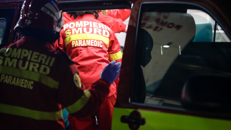 Accident grav in Piatra-Neamt: un sofer a ramas blocat intr-o masina care a luat foc Imagine