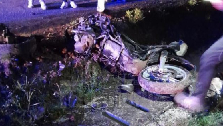 Accident grav in Suceava: Doi tineri au murit dupa ce au intrat cu motoscuterul intr-un podet Imagine
