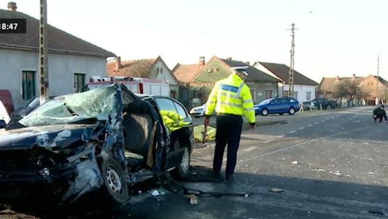 Accident grav la Chizatau, in Timis. O Skoda Octavia, lovita de un tir: o persoana decedata, alta ranita Imagine