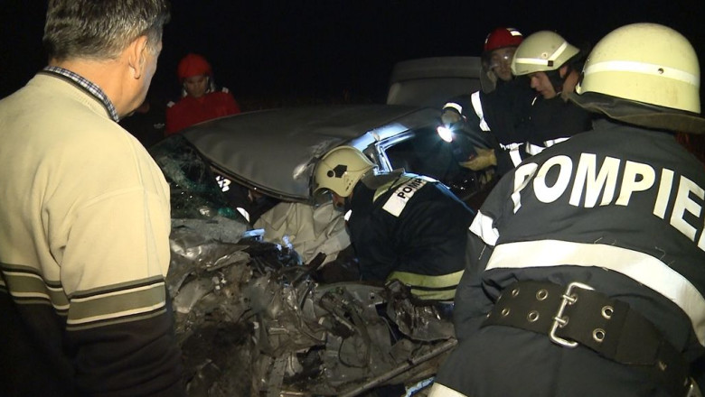 Accident grav la Lugoj: un microbuz cu marfa a intrat in plin intr-un autoturism Imagine
