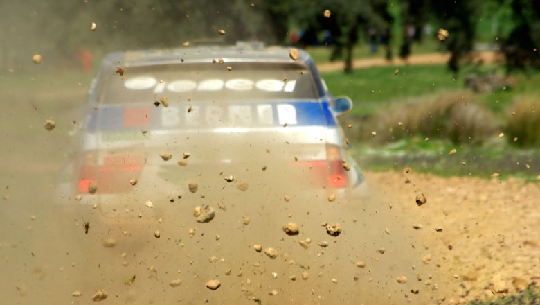 Accident grav la un raliu din Franta. Doi spectatori au murit dupa ce o masina a iesit de pe traseu Imagine