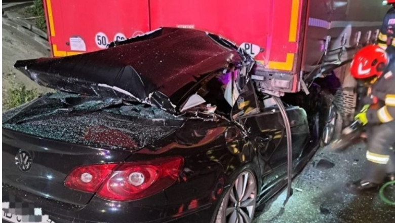 Accident grav pe A1. Un tanar de 22 de ani a murit pe loc dupa ce a intrat cu masina intr-un camion parcat Imagine