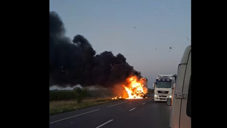 Accident grav pe DN2: Un barbat a murit carbonizat, dupa ce un TIR si un autoturism s-au ciocnit si apoi au luat foc Imagine