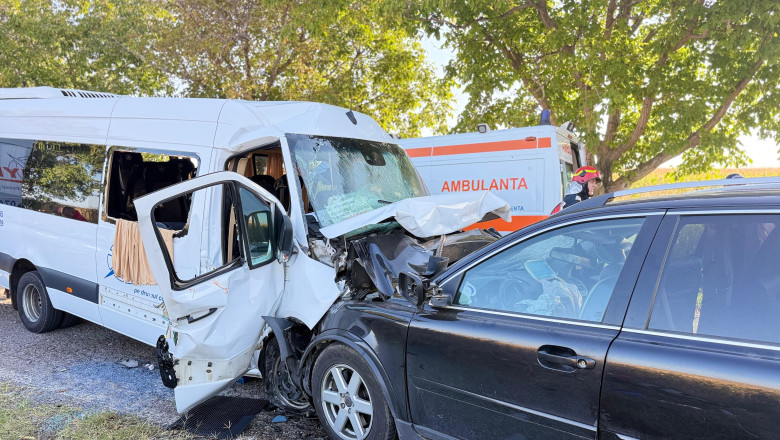 Accident grav pe DN24C. 3 persoane au murit. 15 victime au fost duse in Botosani, o alta preluata cu elicopterul SMURD spre Iasi Imagine