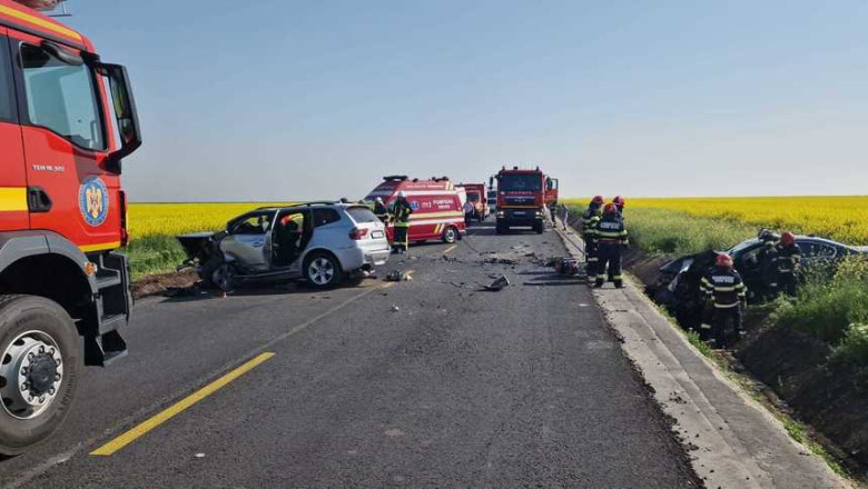 Accident grav pe DN52: Un barbat a murit si trei persoane au fost ranite dupa ce doua masini s-au ciocnit violent Imagine