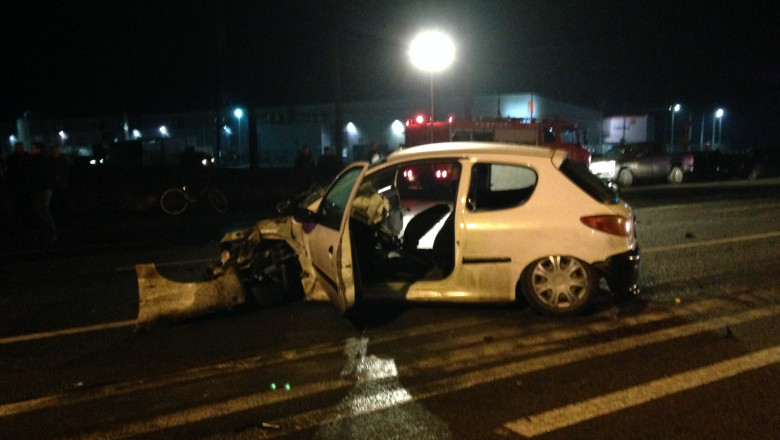 Accident grav pe soseaua Borsului. Doua masini s-au ciocnit violent Imagine