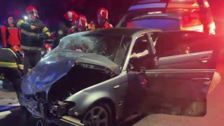 Accident grav pe un bulevard din Craiova, cu cinci masini implicate. Doua s-ar fi luat la intrecere de la semafor Imagine