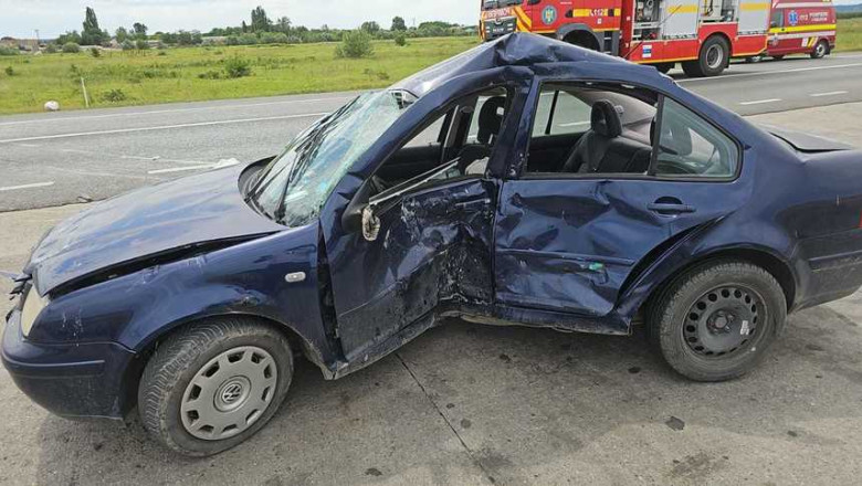 Accident grav: Un sofer care nu a acordat prioritate a murit dupa ce masina pe care o conducea a fost izbita de o motocicleta Imagine