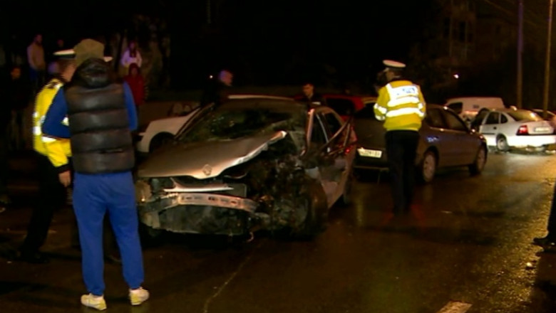 Accident in Craiova: sase masini lovite, sapte oameni raniti si dusi la spital Imagine