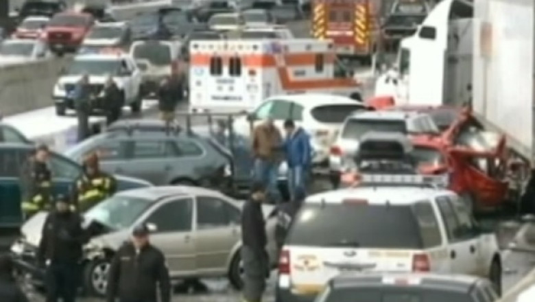 Accident in lant, in Colorado. O persoana a murit si peste 30 au fost ranite Imagine