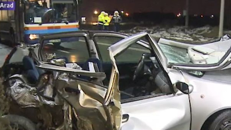 Accident in lant la Arad: opt autovehicule, intre care doua autocare - implicate Imagine
