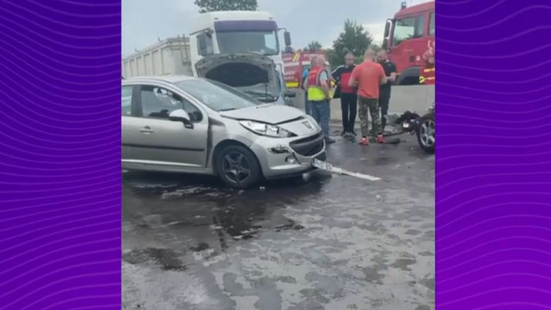 Accident in lant pe cel mai circulat drum din Romania. Un camion a lovit 6 masini pe DN1. Traficul spre Bucuresti a fost deviat Imagine