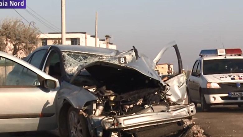 Accident in Mamaia Nord. Soferul unei masini a lovit un autobuz care transporta persoane Imagine