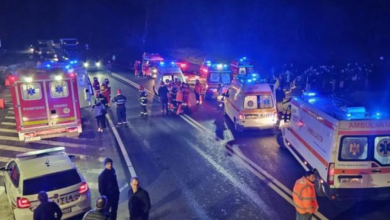 Accident intre doua autocare in care se aflau 84 de copii, in judetul Sibiu. 33 de minori si un adult au fost transportati la spital Imagine