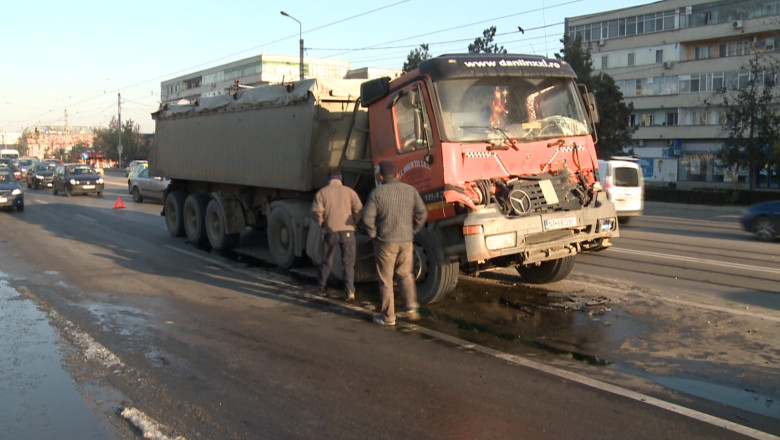 Accident intre doua TIR-uri in Nicolina. Traficul in zona este ingreunat Imagine