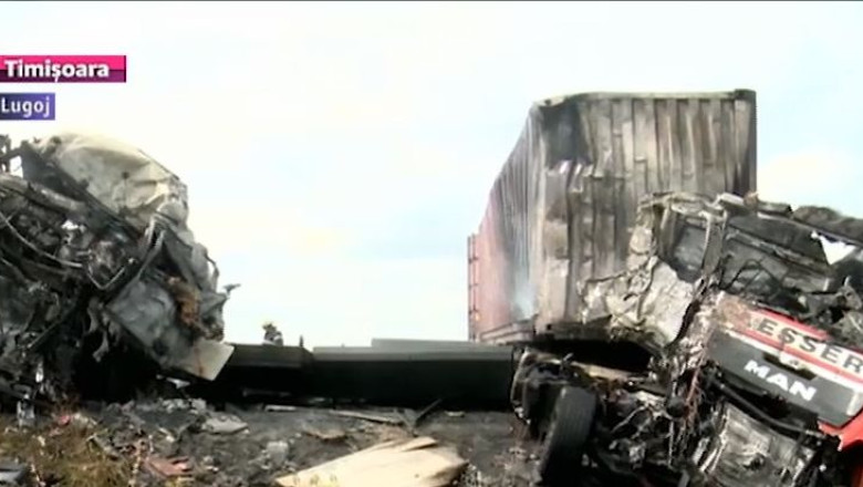 Accident mortal cu trei camioane. Un sofer a murit carbonizat, iar altul a fost transportat la spital Imagine