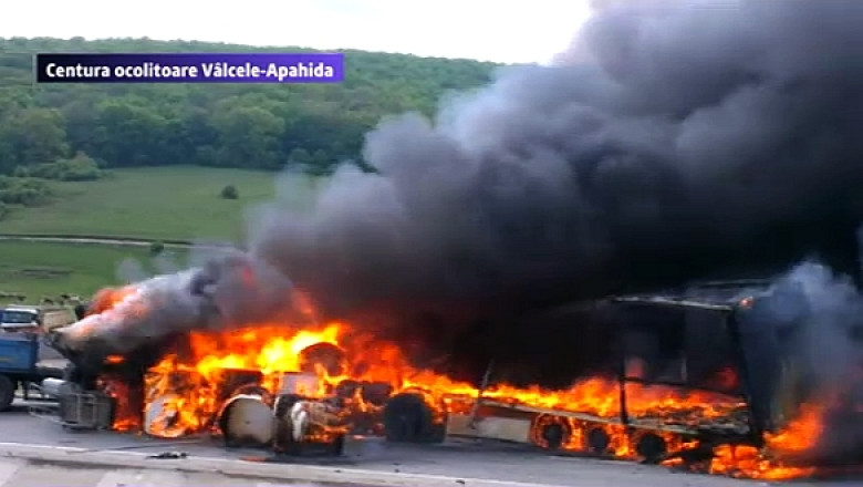 Accident mortal in Cluj: Doua tiruri s-au ciocnit in plin, ambii soferi au ramas prinsi in cabine Imagine
