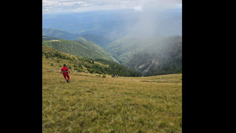 Accident mortal in Muntii Iezer-Papusa: Culegatori de fructe au fost alertati de strigate in zona. Starea tanarului grav ranit Imagine