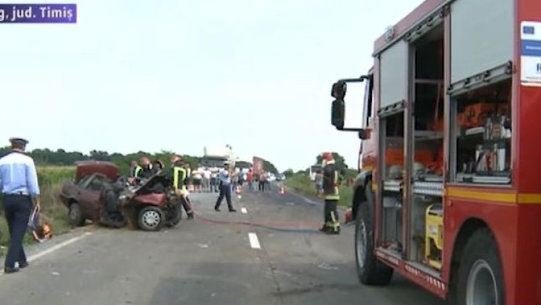 Accident mortal in Timis: un autoturism a intrat intr-un autobuz plin cu calatori Imagine