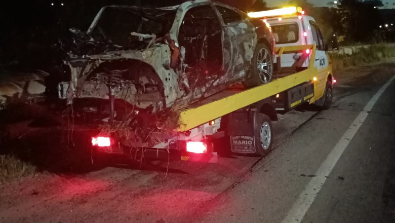 Accident mortal in Valcea. Doi tineri au ars de vii dupa ce masina in care se aflau a luat foc Imagine