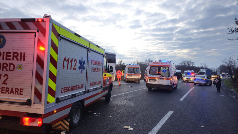 Accident rutier grav intre un autocar si un autotren, in judetul Ialomita. Sapte persoane au fost duse la spital Imagine