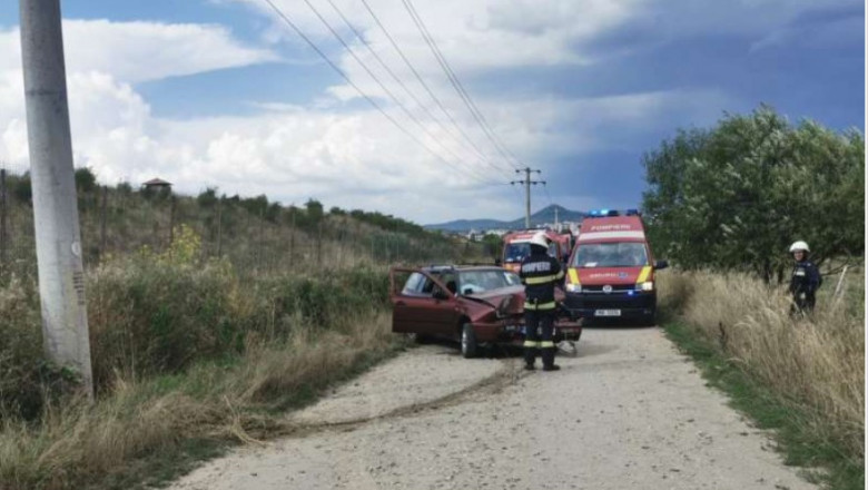 Accident rutier provocat de un adolescent de 16 ani, care s-a urcat drogat la volan. Trei tineri au fost raniti Imagine