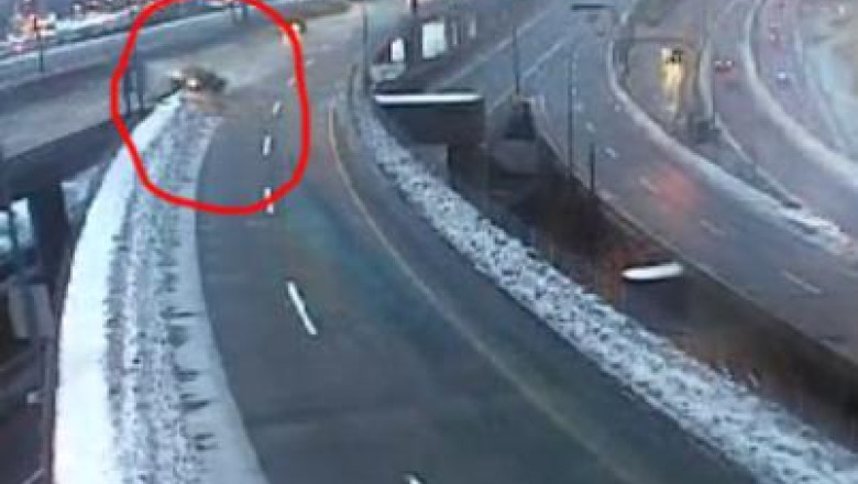 Accident spectaculos, surprins de camerele de supraveghere Imagine