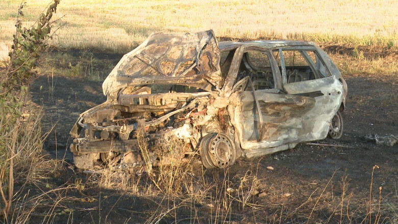 Accident urmat de un incendiu devastator, pe soseaua Timisoara - Lugoj: o masina a ars complet Imagine