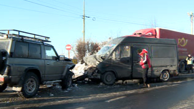 Accidente din cauza poleiului, la diferenta de numai 10 minute Imagine