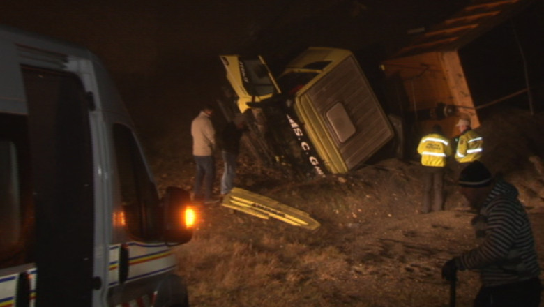 Accidente pe banda rulanta. Patru tiruri rasturnate in doua luni, in acelasi loc, pe autostrada Imagine