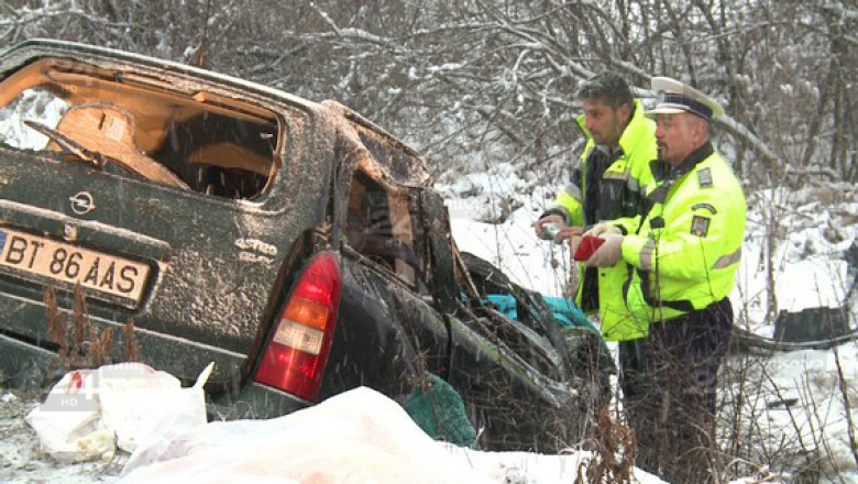 Accidente, pe fondul ninsorii, in Timis. O masina a intrat intr-un stalp, la Timisoara, doua persoane au murit Imagine