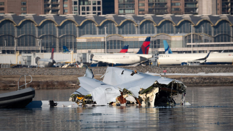 Accidentul aviatic de la Washington. Oficialii au identificat 66 din cele 67 de victime Imagine