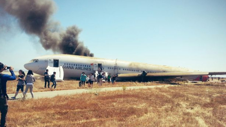Accidentul aviatic din San Francisco. O femeie a supravietuit prabusirii, dar a fost calcata de o masina de interventie Imagine