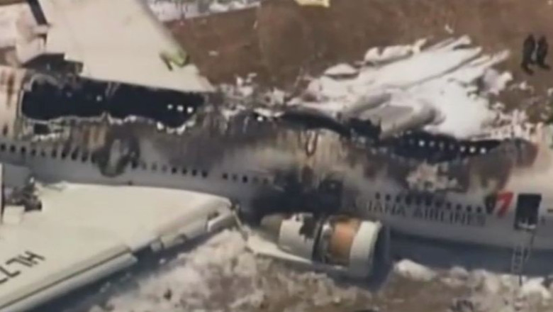 Accidentul din San Francisco: Pilotii nu au evacuat imediat pasagerii Imagine