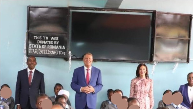 „Acest televizor este o donatie a Statului Roman”. Ce nu s-a vazut din vizita presedintelui Iohannis la liceul de fete din Kenya Imagine