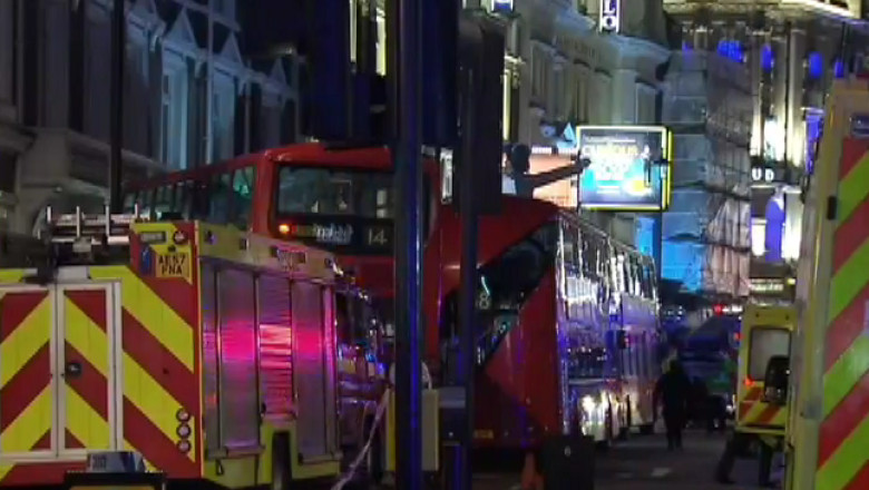 Acoperisul Teatrului Apollo din Londra s-a prabusit in timpul unui spectacol. Zeci de persoane au fost ranite Imagine