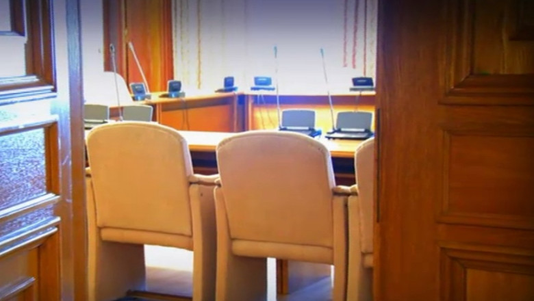 Acord in USL pentru Legea minelor intr-o sedinta - fulger Imagine