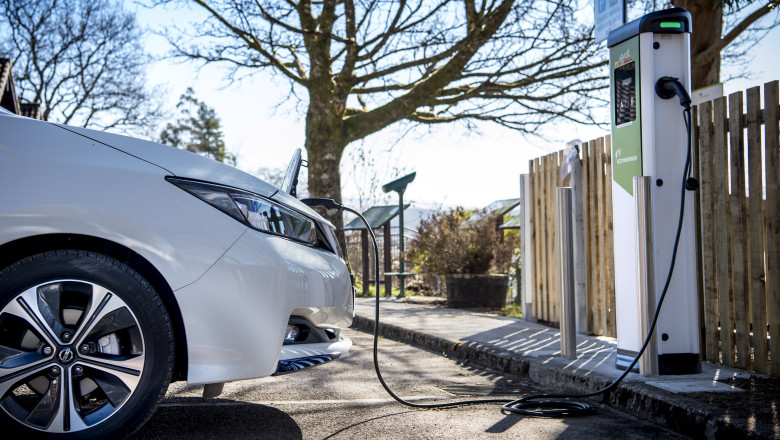 Acord provizoriu in UE privind majorarea numarului statiilor de incarcare pentru vehiculele electrice si combustibili alternativi Imagine