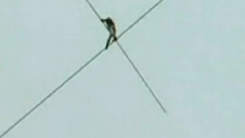 Acrobatii la inaltime in China. „Printul mersului pe sarma” a traversat raul Perlelor Imagine