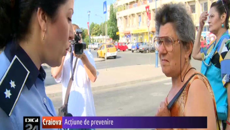 Actiune de prevenire. Politistii din Craiova i-au sfatuit pe oameni cum sa se fereasca de hoti Imagine