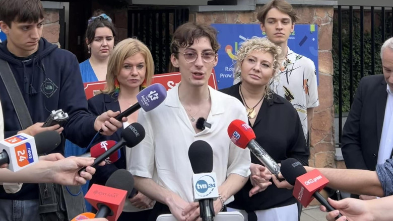 Activistii polonezi protesteaza impotriva inspectiilor anuntate de autoritati in scolile favorabile comunitatii LGBT Imagine