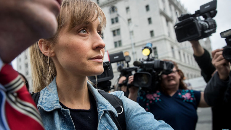 Actrita Allison Mack, condamnata pentru ca transforma femei in sclave sexuale pentru secta NXIVM, a fost eliberata din inchisoare Imagine
