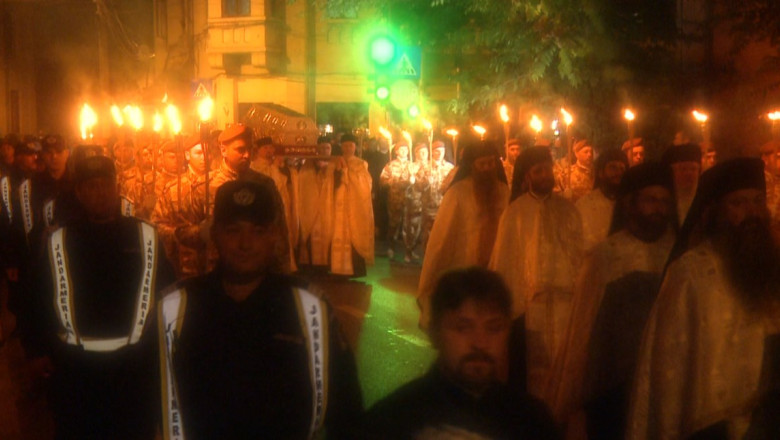 ACTUALIZARE. Moastele Sf. Parascheva vor fi depuse in catedrala mitropoliei la ora 11:00 Imagine